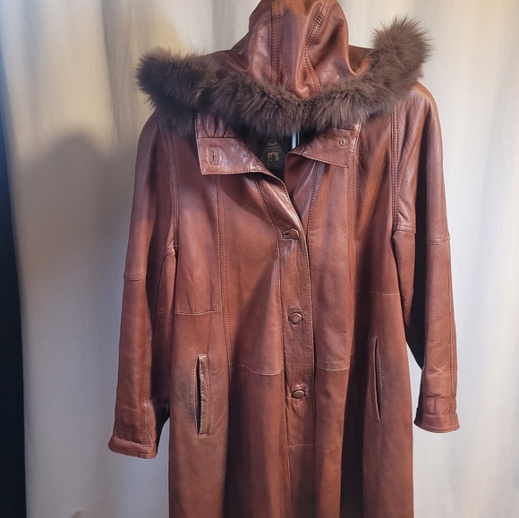 Czech Made Buttery Soft Leather Coat with Fur Collar - Picture 3 of 16